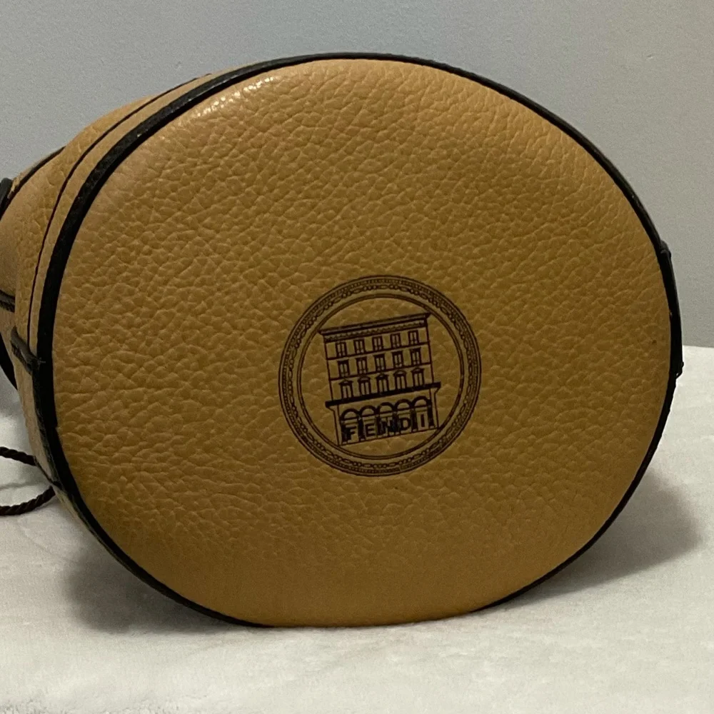 Gorgeous Vintage Fendi Palazzo Bucket Bag - Picture 4 of 11